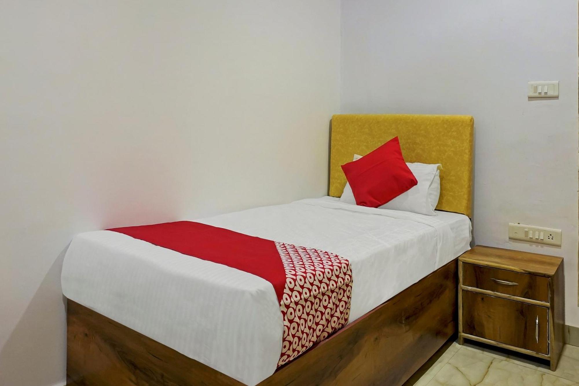 Collection O Gauri Shree Hotel Бопал Екстериор снимка