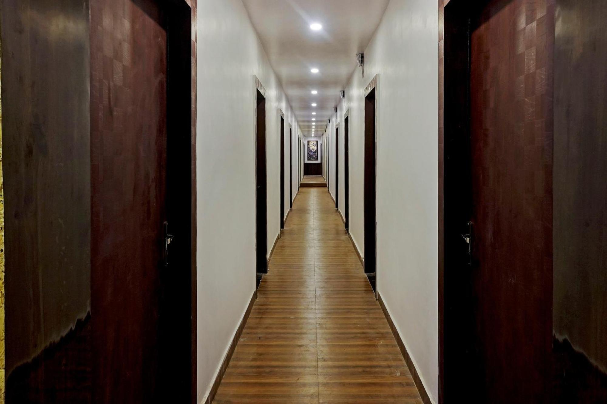 Collection O Gauri Shree Hotel Бопал Екстериор снимка